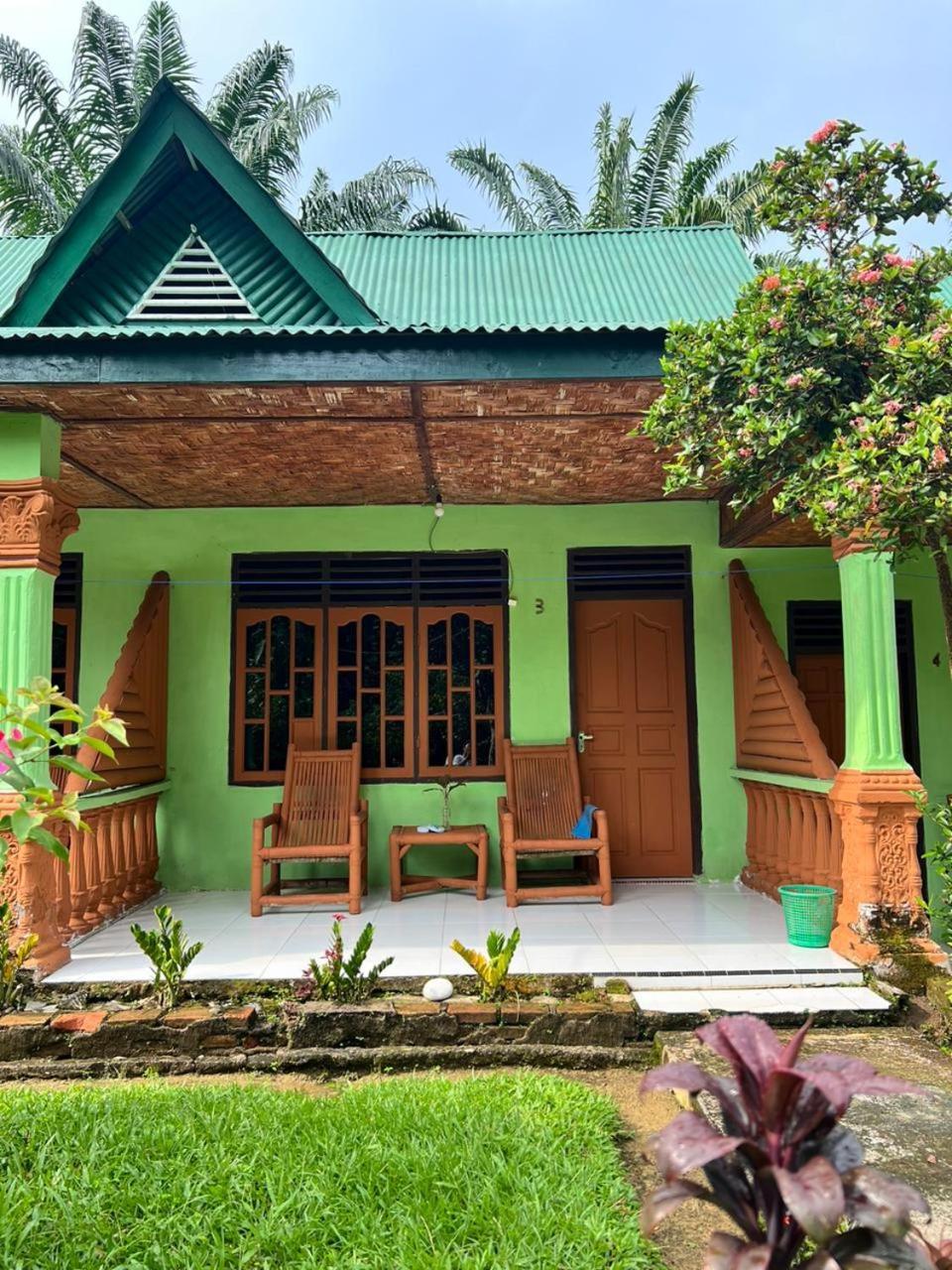 Wisma Batu Mandi Bukit Lawang Exterior foto